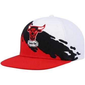Men's Mitchell & Ness White/Red Chicago Bulls Hardwood Classics Paintbrush Snapback Hat